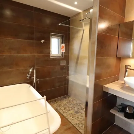 Сasa de vacaciones Maison De Maitre Restauree A Saint-flour, Grand Jardin Prive, Wifi, Tout Confort - Fr-1-742-351 *