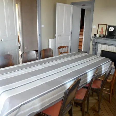 Maison De Maitre Restauree A Saint-flour, Grand Jardin Prive, Wifi, Tout Confort - Fr-1-742-351 * Saint-Flour (Cantal)